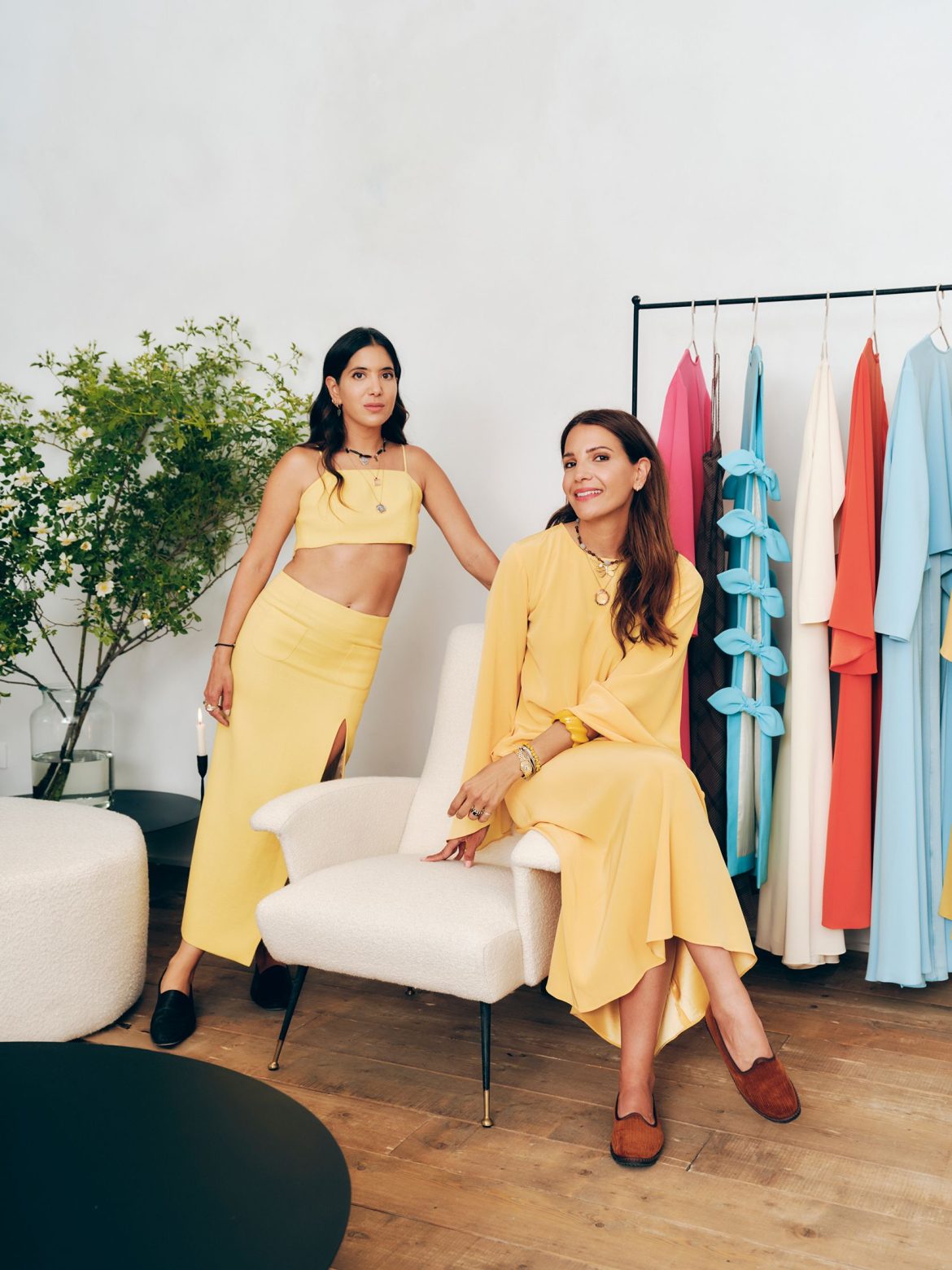 ​Noor Fares y Racil Chalhoub: “Nos encantaría lanzar una colección juntas y organizar una sesión de fotos con Piru Urquijo, acabamos de conocerla y ¡estamos obsesionadas! ¡Qué estilazo!” 