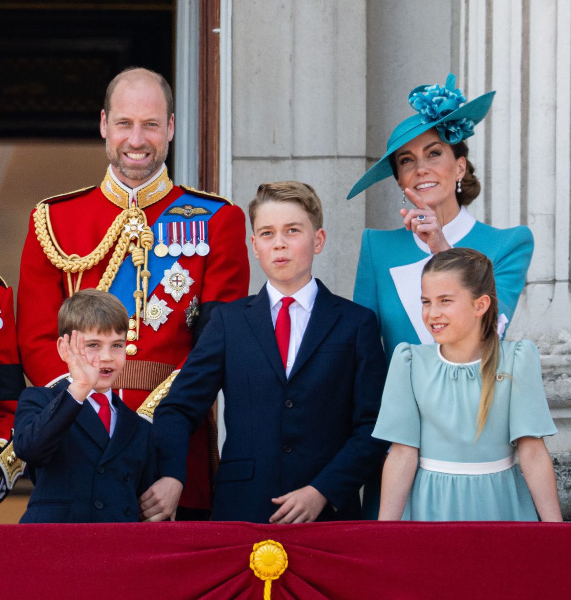 ​Ventadas arqueadas, una entrada espectacular y grandes chimeneas: el interior de Forest Lodge, el nuevo hogar del príncipe Guillermo y Kate Middleton 