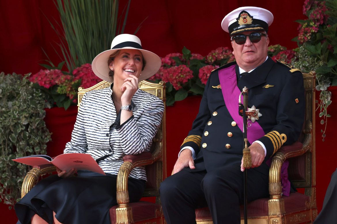 ​Hacer de la necesidad virtud: el motivo por el que Claire de Bélgica recurre al armario de su suegra, Paola de Bélgica 