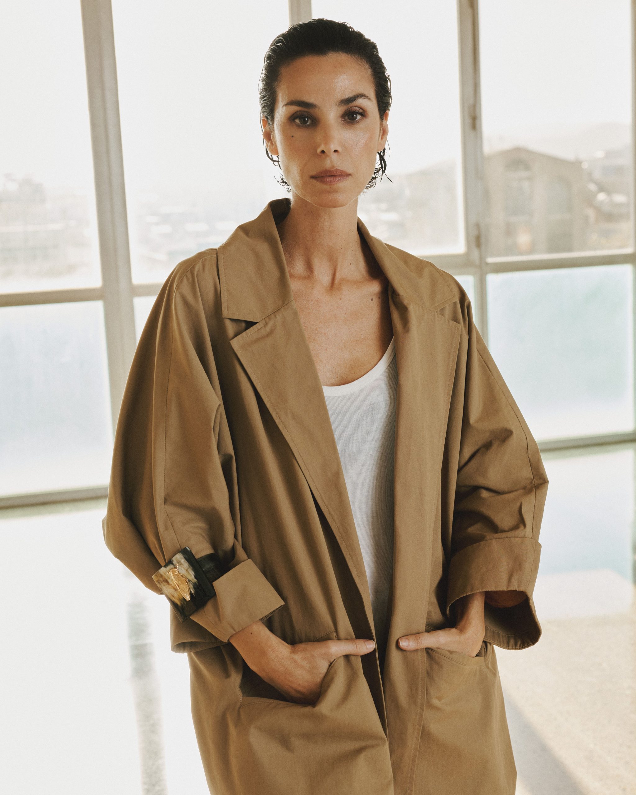 ​Alma López, la diseñadora del abanico joya de la reina Sofía que ha refrescado sus veranos en Mallorca 