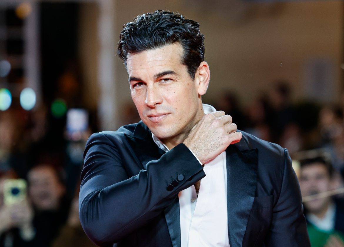 ​Mario Casas y Melyssa Pinto, primer verano de amor (y sin parar de moverse): ruta turística por Positano, escapada al norte y viaje en familia a la cuna del surf en El Salvador 