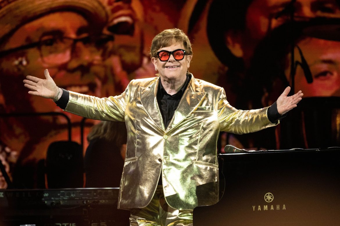 ​Elton John recuerda su amistad con John Lennon y cuando «solíamos tomar muchas drogas juntos». 