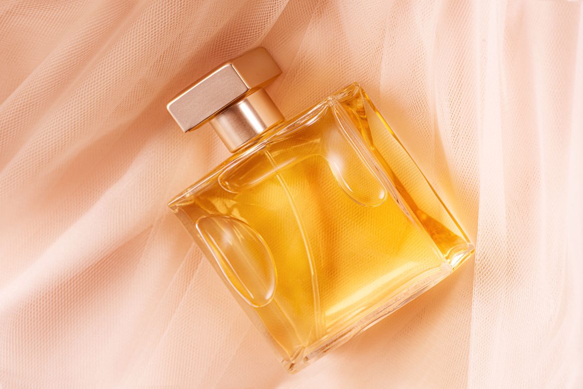 ​Perfumes de melocotón que evocan días soleados al aire libre 