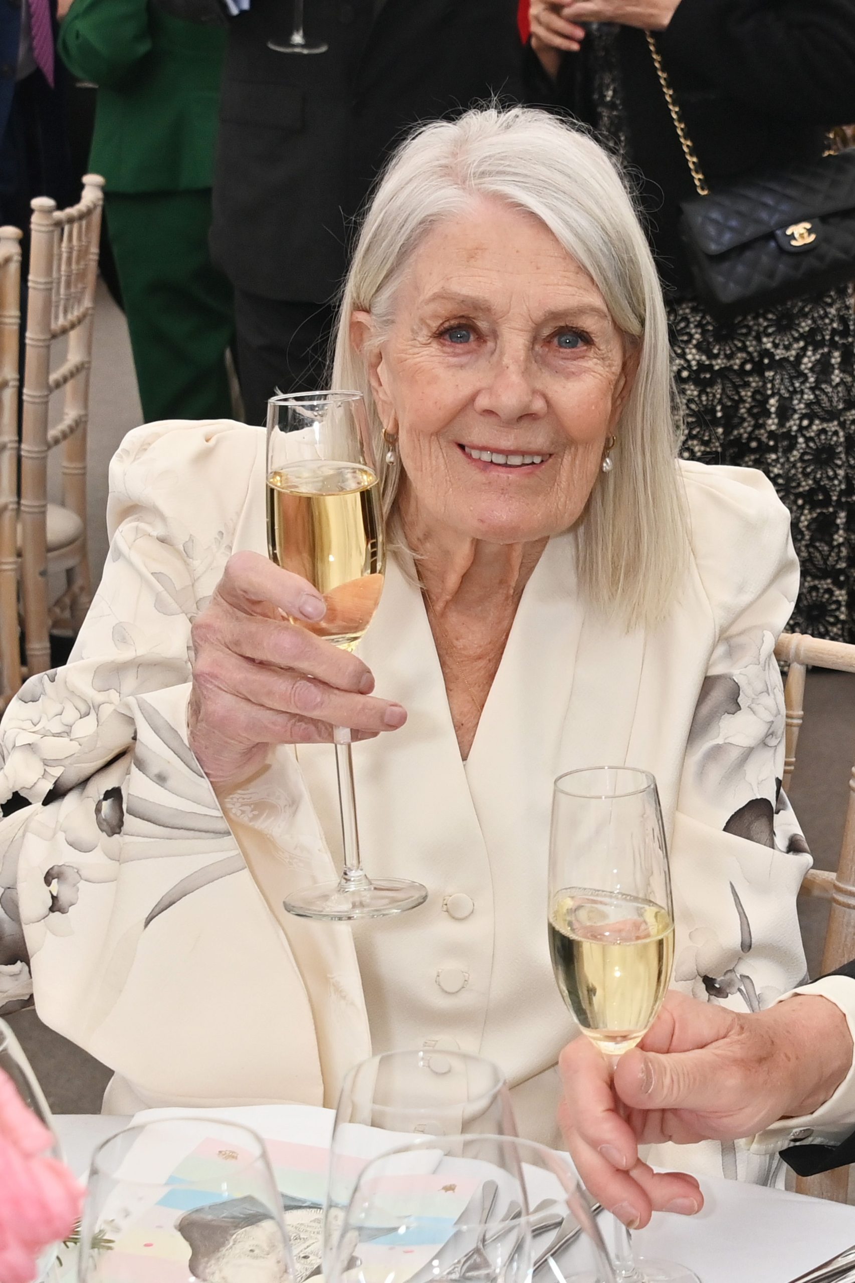 ​Vanessa Redgrave, genio y figura a los 88 años: cacerolada por Palestina, su próxima película junto a su marido Franco Nero (dirigida por su hijo Carlo) y la que ha rodado con el que fuera su yerno, Liam Neeson 