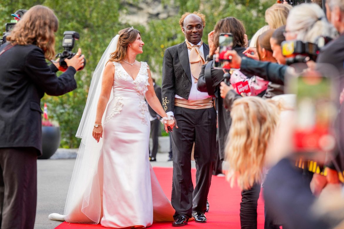 ​Marta Luisa de Noruega y Durek Verrett celebran su primer aniversario de bodas a punto de estrenar serie en Netflix: “No todas las coronas encajan en el molde” 
