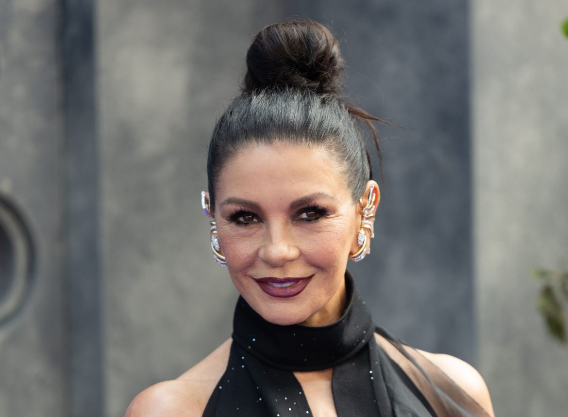 ​El gran momento de Catherine Zeta-Jones: regreso al cine después de casi una década, triunfando en Netflix con Miércoles y a punto de cumplir 25 años de matrimonio con Michael Douglas 