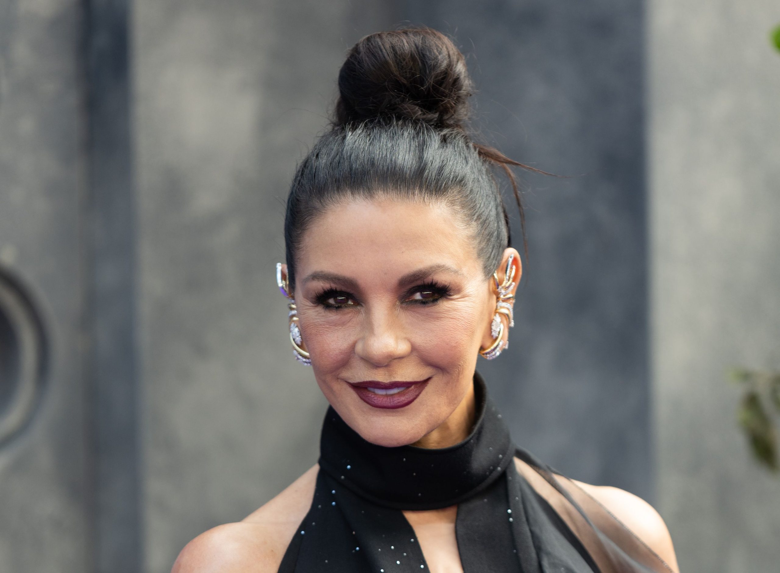 ​El gran momento de Catherine Zeta-Jones: regreso al cine después de casi una década, triunfando en Netflix con Miércoles y a punto de cumplir 25 años de matrimonio con Michael Douglas 