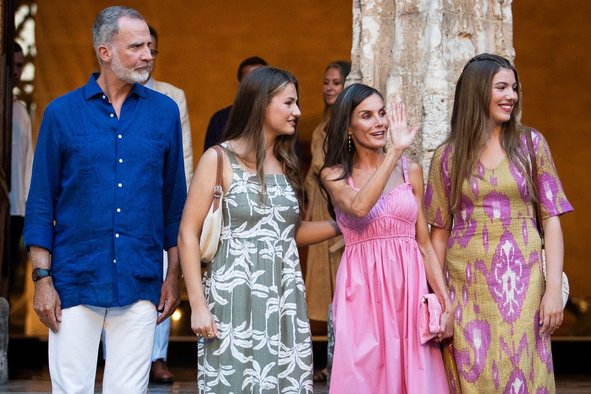 ​Felipe VI, Letizia y sus hijas se van de vacaciones pensando en todos los cambios que llegan en septiembre 