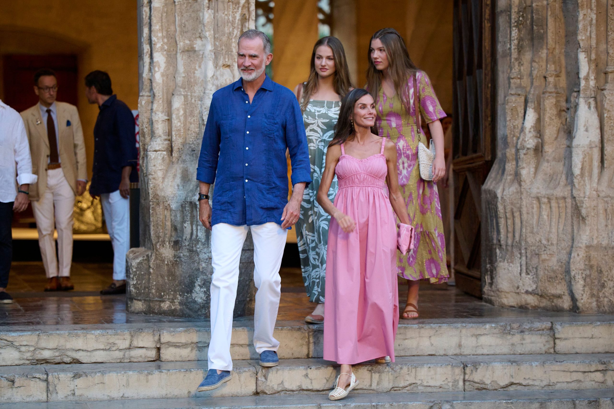 ​Felipe y Letizia visitan la exposición de Miró con Leonor y Sofía y se van de cena en su despedida en Mallorca 