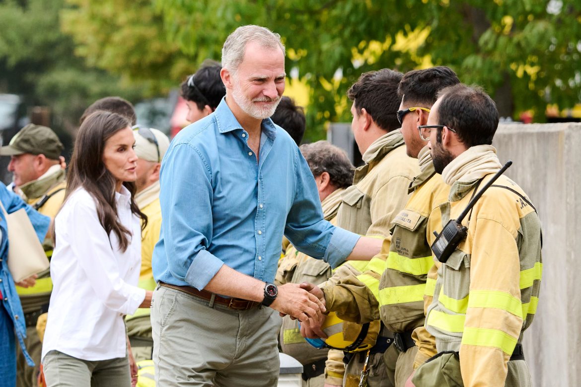 ​La anécdota de Felipe VI en su visita a la España quemada que ha recordado un episodio olvidado de su niñez: sus campamentos de verano 
