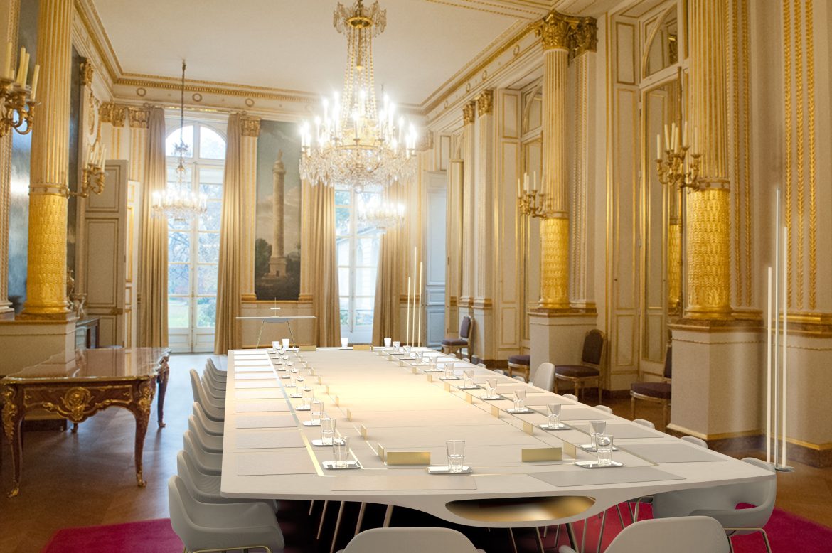 ​El taller de donde salen los muebles del poder en Francia que se remonta a Enrique de Borbón (y cuenta con Brigitte y Emmanuel Macron entre sus fans) 