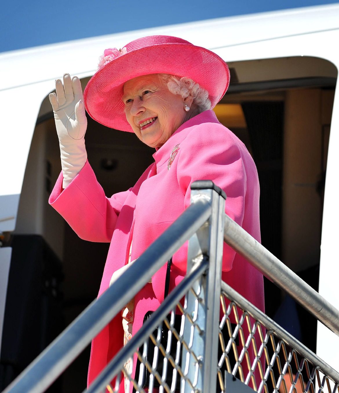 ​El día que Isabel II se negó a inaugurar un aeropuerto después de que a un familiar suyo no le dejasen facturar 