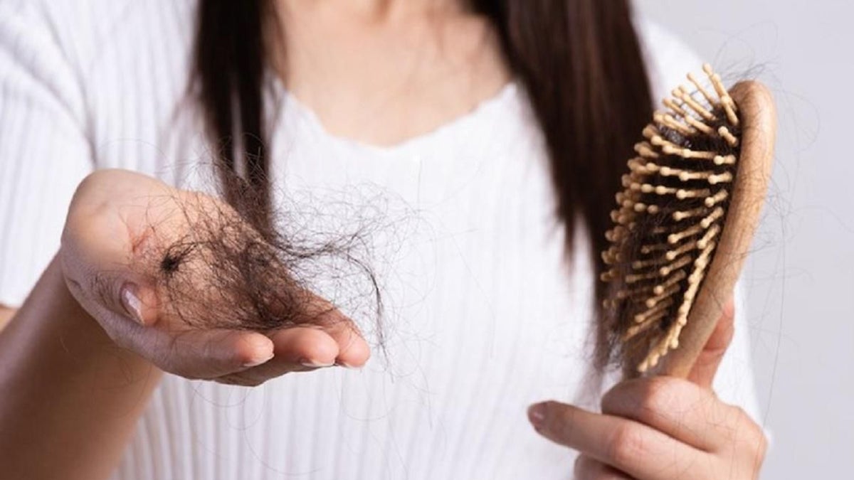 Más sol, más caída: el efecto del verano sobre tu pelo