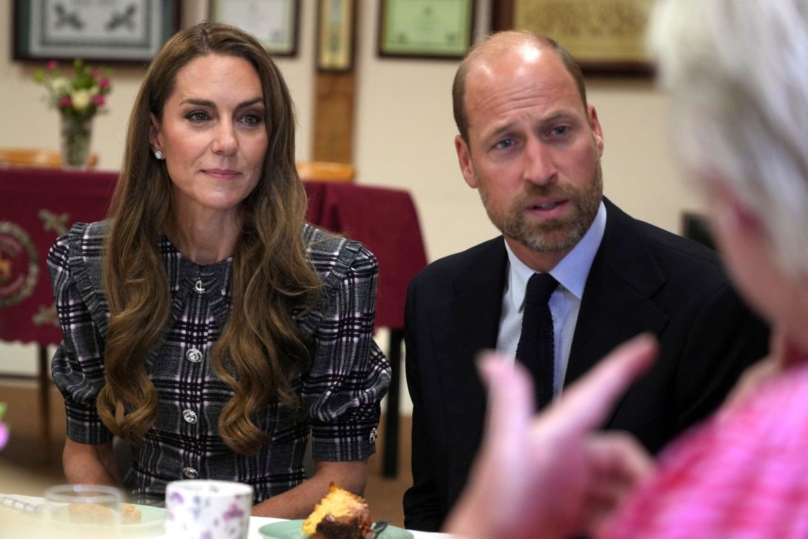 ​Kate Middleton sorprende en una visita con el príncipe Guillermo: “celebran” a Isabel II en la organización de mujeres a la que la reina se unió cuando todavía era princesa 