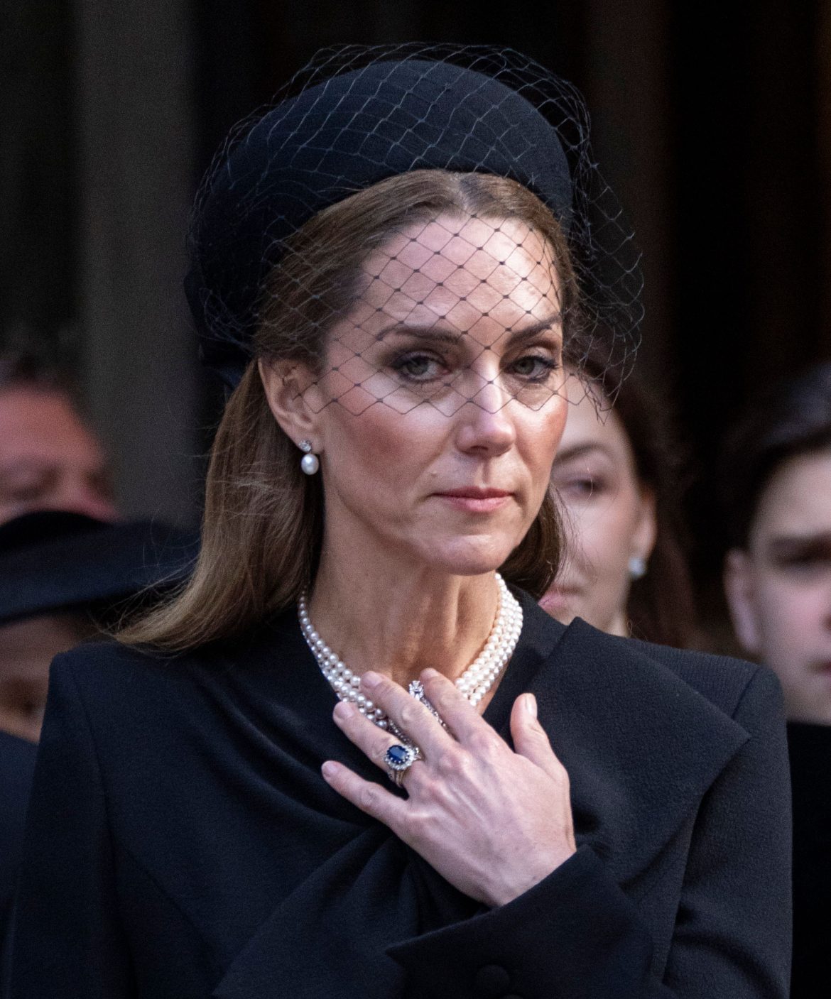 ​Kate Middleton se apunta al ‘ring stacking’: añade un quinto anillo al dedo donde luce el gran zafiro de Diana de Gales 