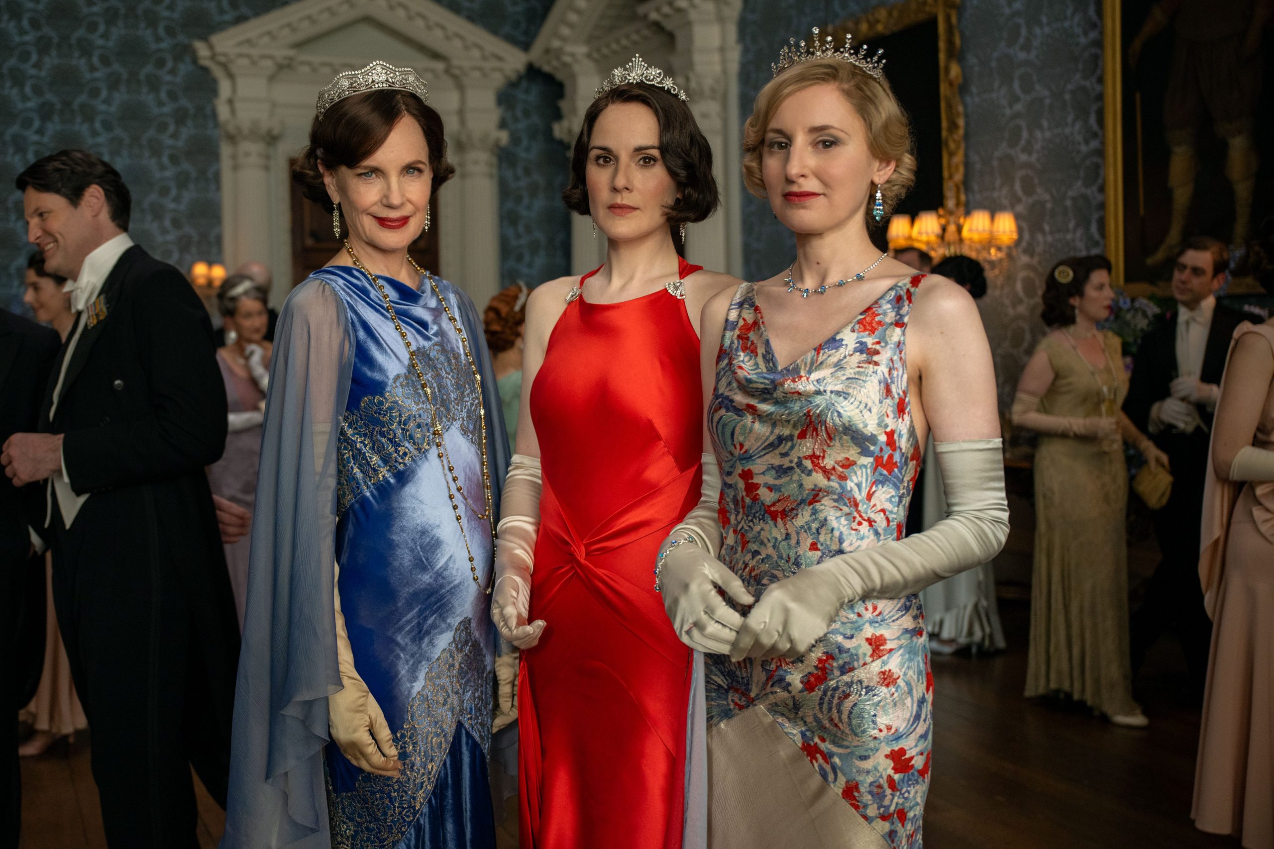 ​“Tenemos 12 piezas de más de un millón de euros en total”: las joyas de Downton Abbey: El gran final, de la tiara art déco de Lady Mary al histórico broche de aguamarinas 