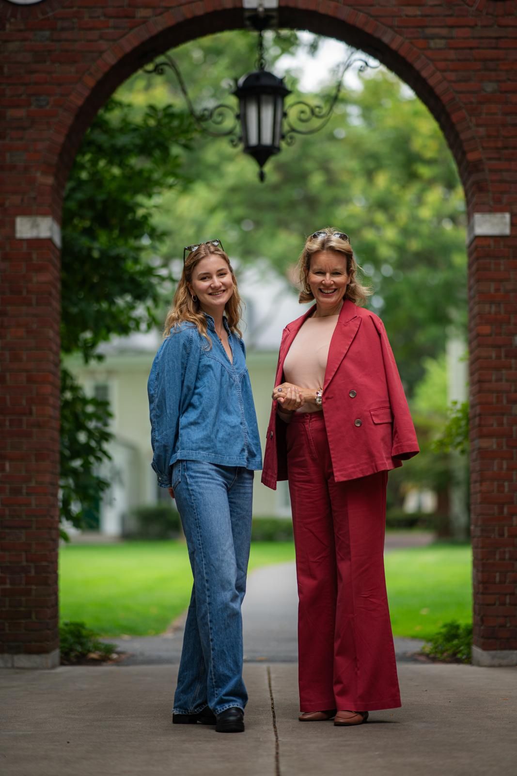 ​Elisabeth de Bélgica recibe la visita de su madre, la reina Matilde, en Harvard: las primeras fotos de la princesa tras regresar a las clases 