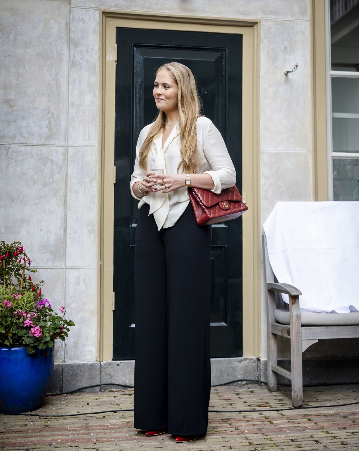 ​Amalia de Holanda hereda de su madre el gusto por los bolsos de Chanel 