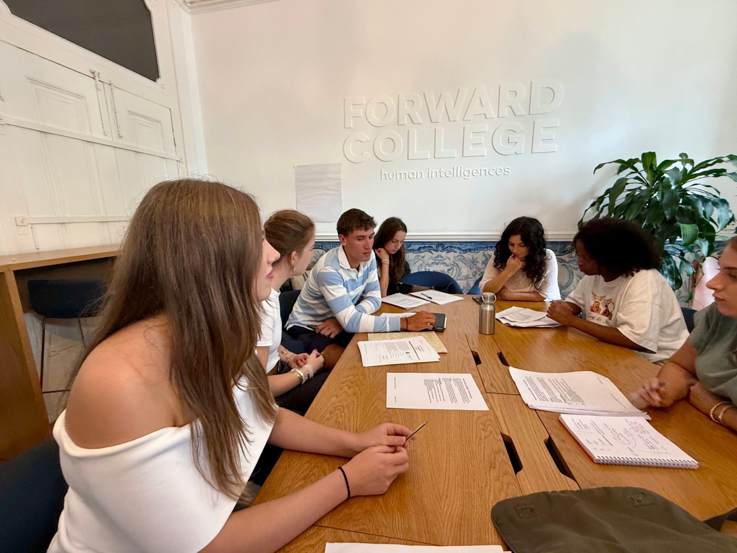 ​La infanta Sofía empieza las clases en Lisboa: una cocina para tomar café, una sala chill out para meditar y aulas poco convencionales en el Forward College 