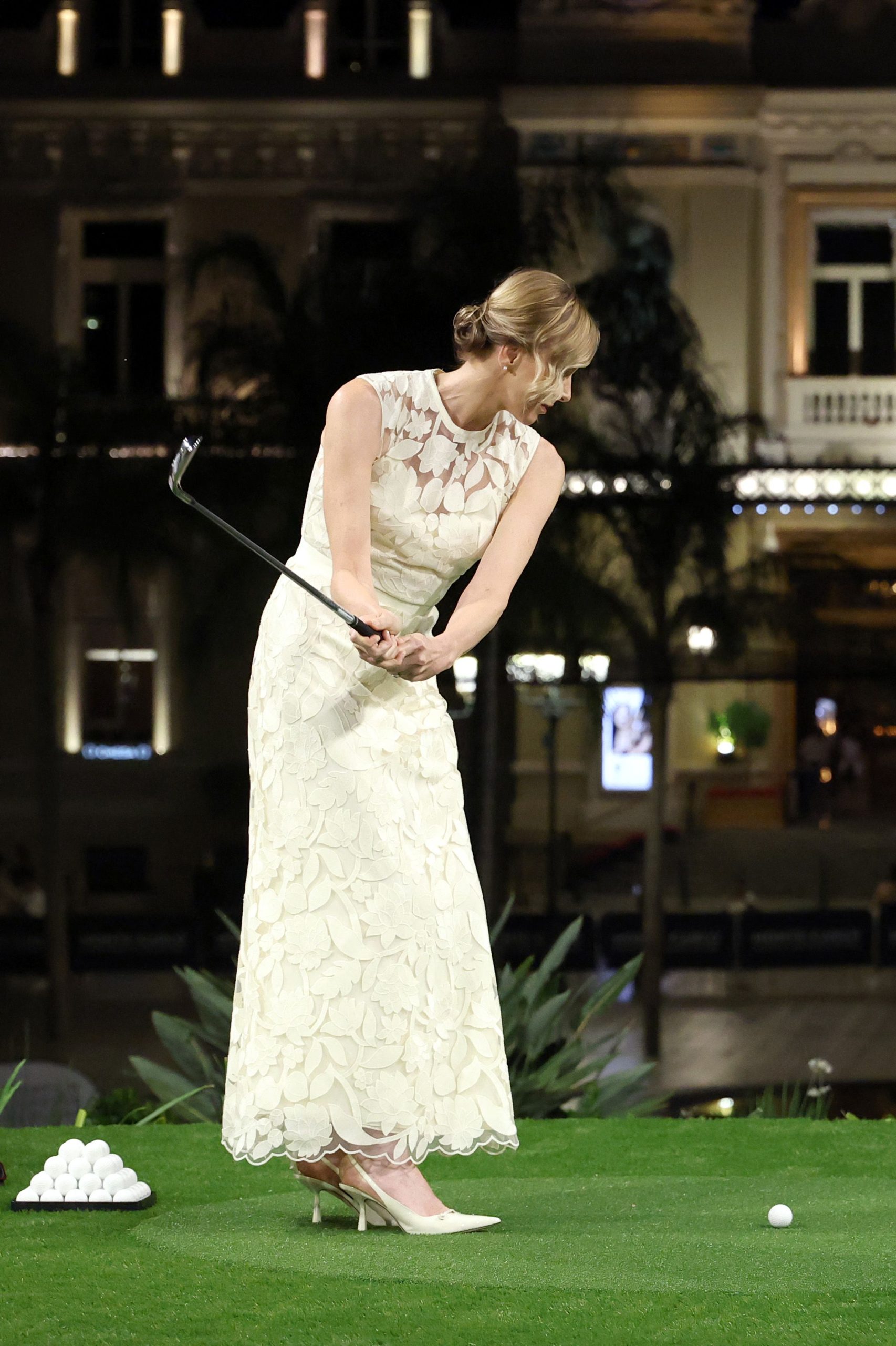 ​Charlène de Mónaco ha encontrado el vestido de novia perfecto… para jugar al golf 