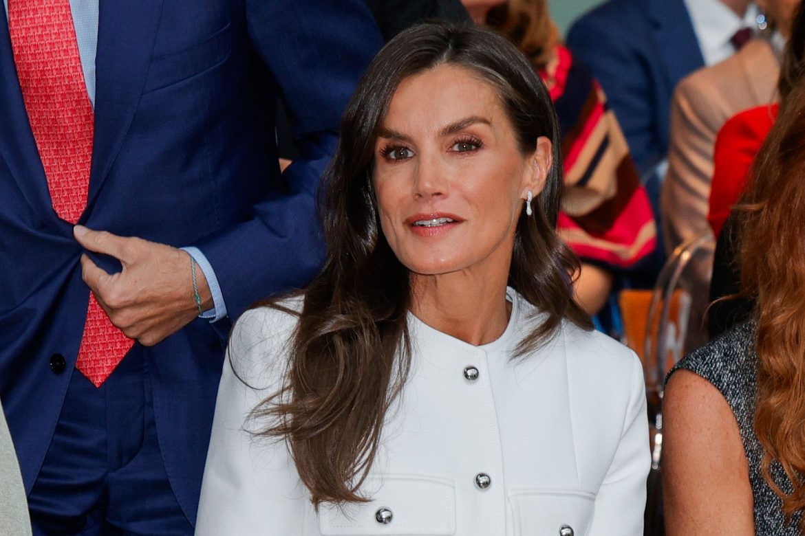 ​Los zapatos de tacón razonable (5 cm) que la reina Letizia no se quita últimamente 