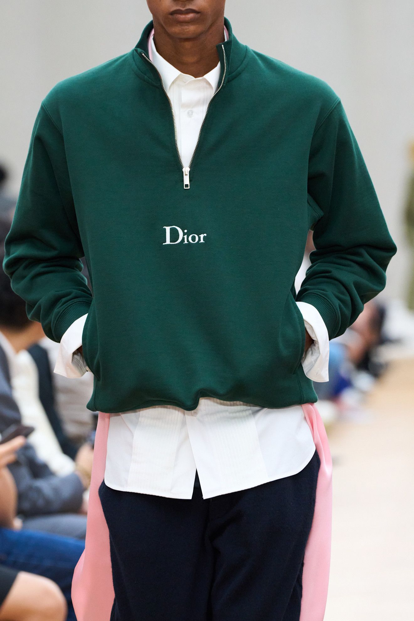 ​Jonathan Anderson cambia el logotipo de Dior: ¿Se trata de un manifiesto discreto o de un giro simbólico con más implicaciones? 