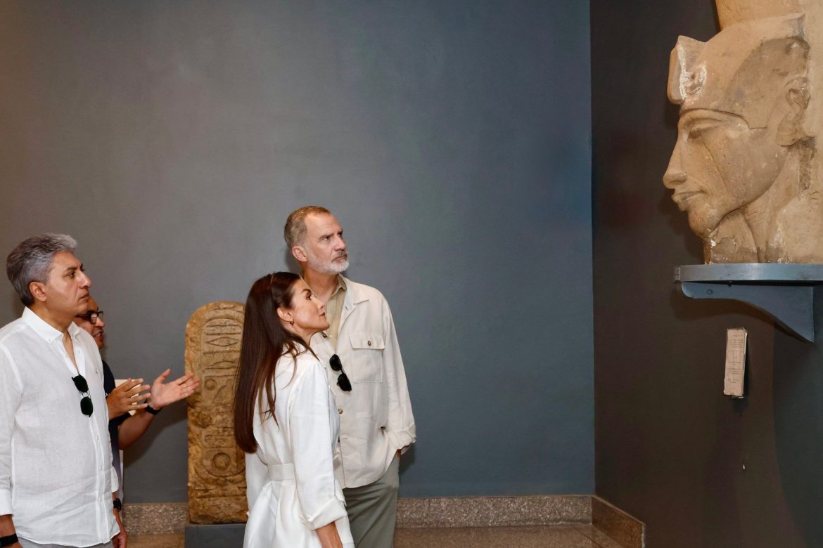 ​Reyes y faraones: Felipe y Letizia visitan los hallazgos de los arqueólogos españoles en Luxor en su último día en Egipto 