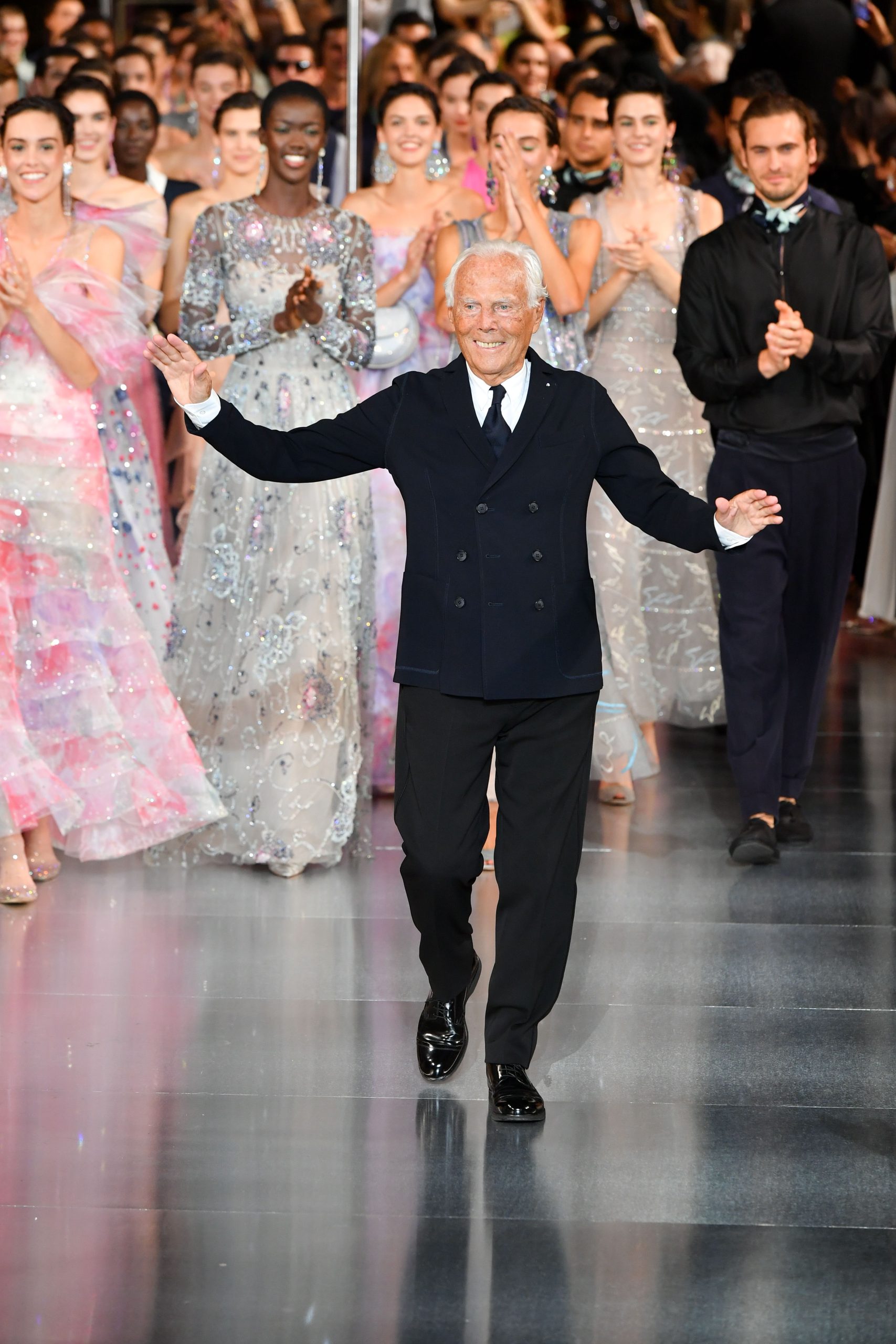 ​“La elegancia no es hacerse notar, sino hacerse recordar”: Giorgio Armani en 7 frases 