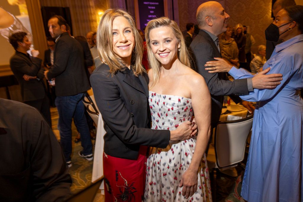 ​“Mi hija era un bebé cuando grabamos Friends”: Reese Witherspoon y Jennifer Aniston conversan sobre su gran amistad 