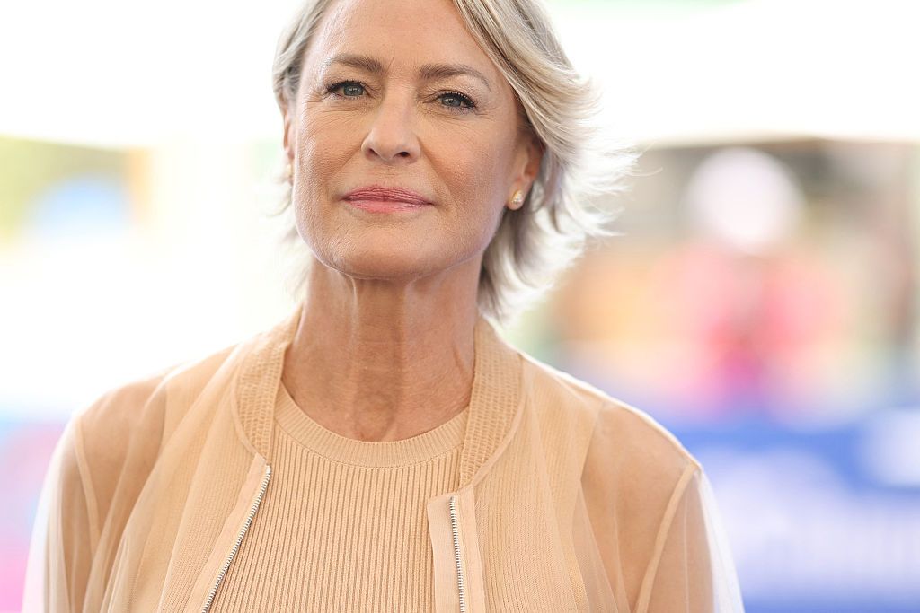 ​»Tengo 59 años, casi 60. Había parado de buscar y entró en mi vida”: Robin Wright se sincera sobre su novio, el arquitecto Henry Smith 