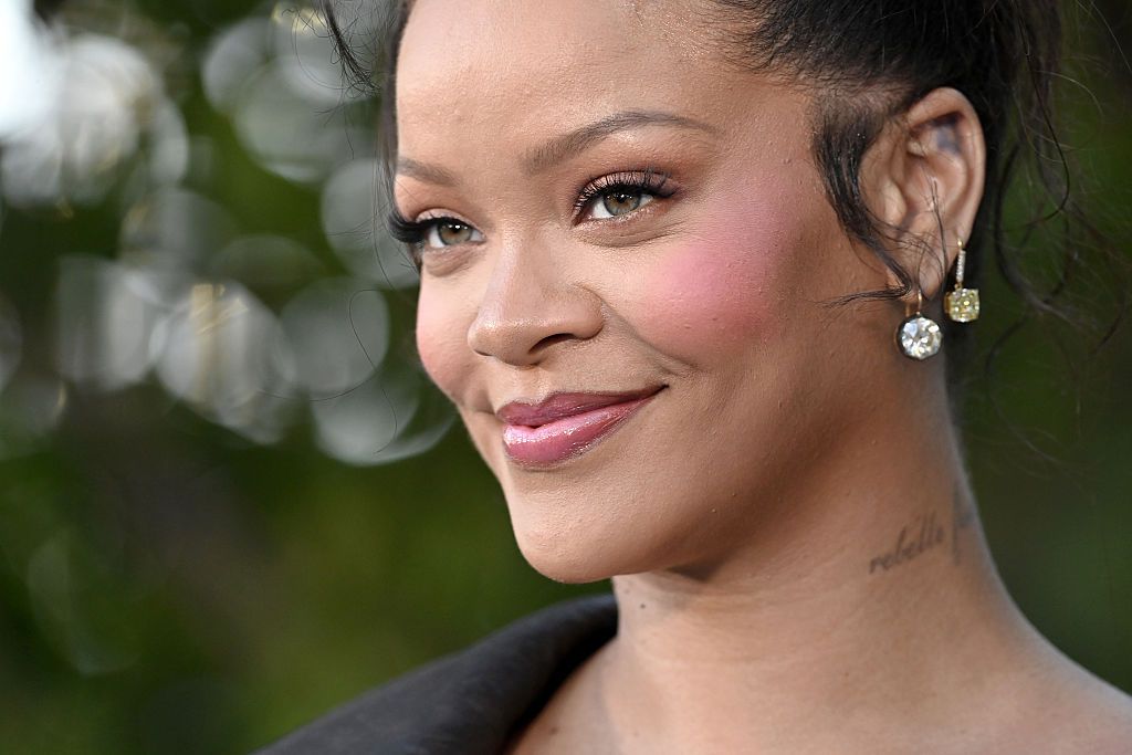 ​Rihanna da la bienvenida a su hija con joyas valoradas en casi 100.000 euros 