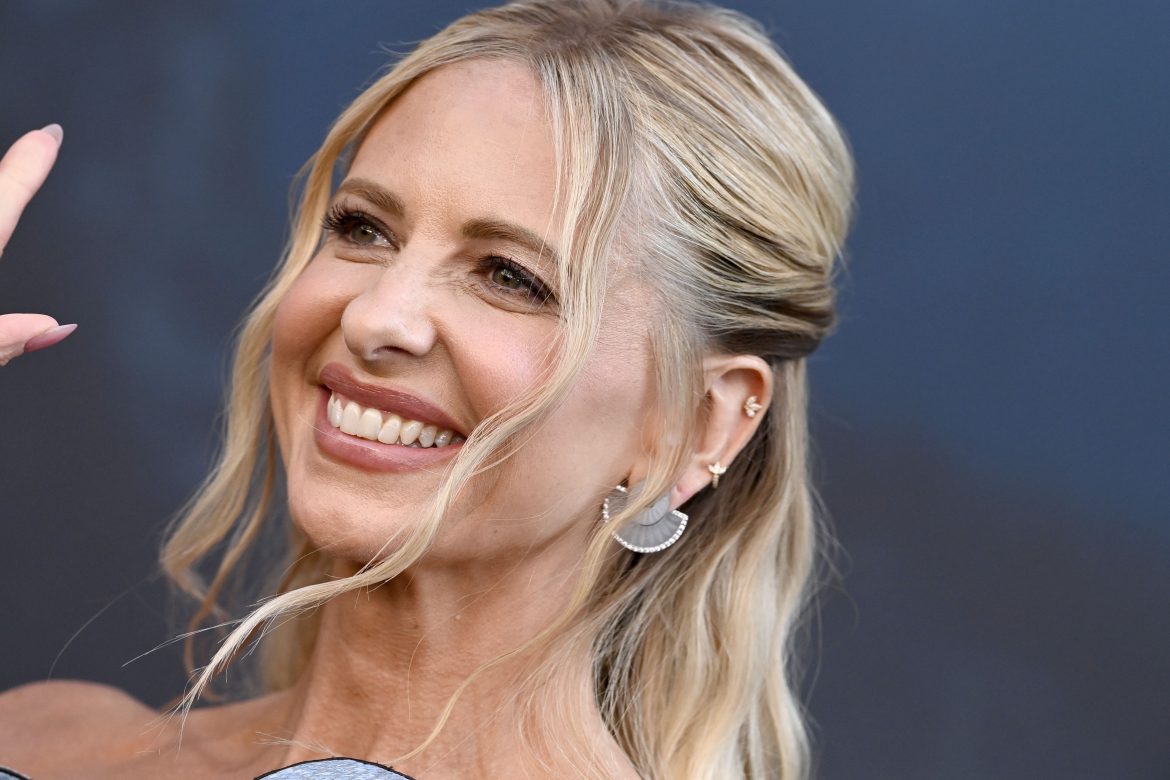 ​»¿Qué les pasa a estas celebridades?» El polémico regalo que Sarah Michelle Gellar ha hecho a su hija por su 16º cumpleaños 
