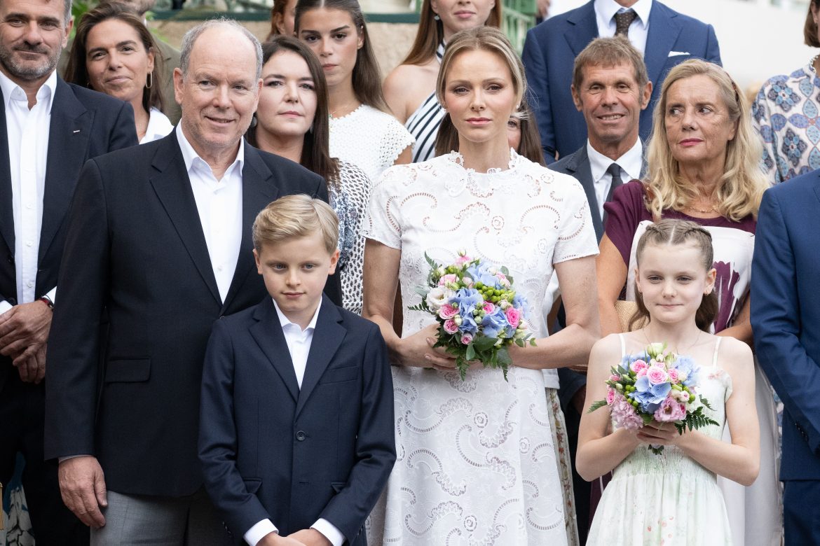 ​Charlène de Mónaco se viste de Oscar de la Renta y Gabriella de Dior para ir al picnic que despide el verano 