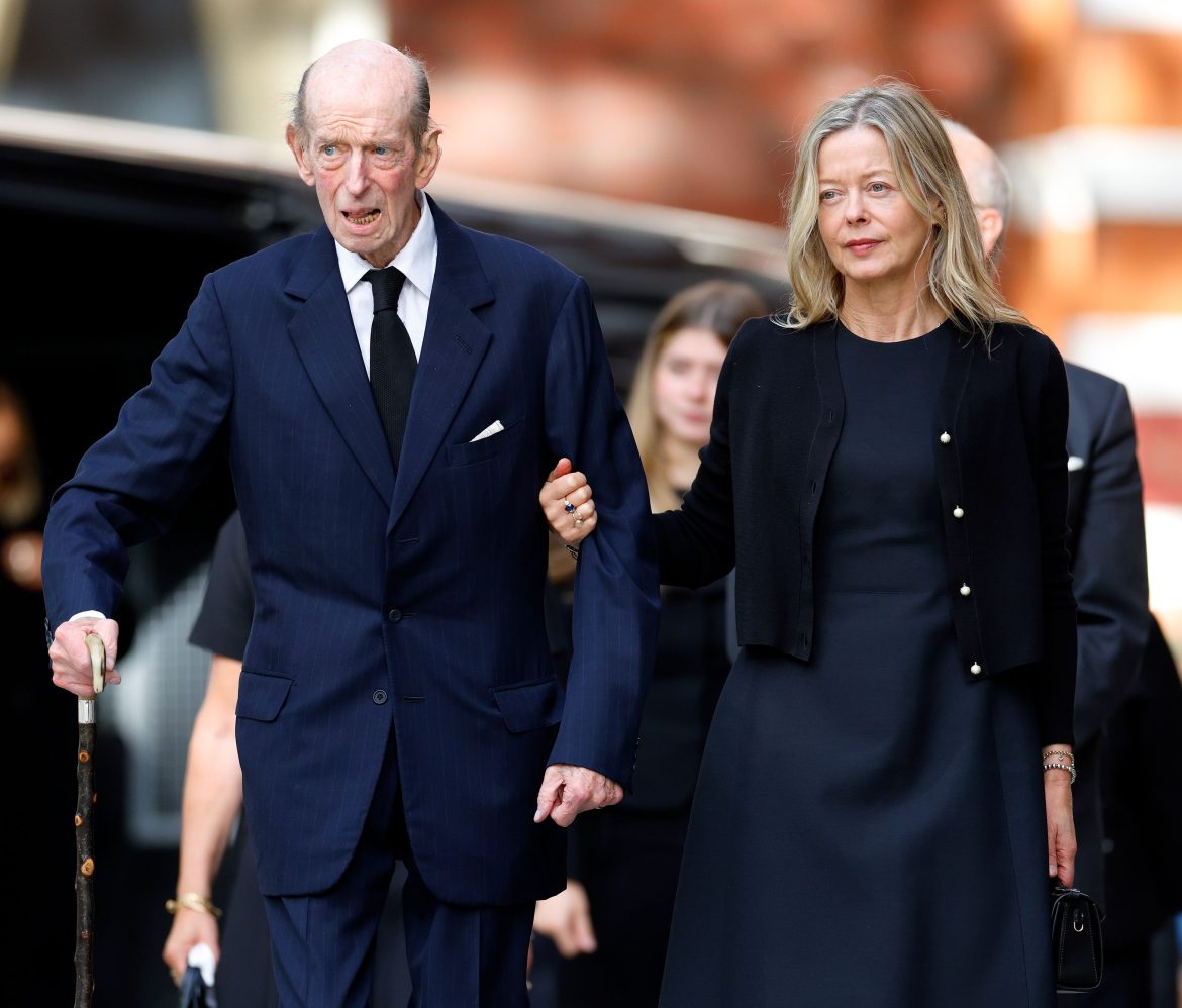 ​El príncipe Eduardo, arropado por su familia en la despedida de la duquesa de Kent: Amelia y Marina Windsor, lady Gabriella y Sophie Winkleman dan su último adiós 