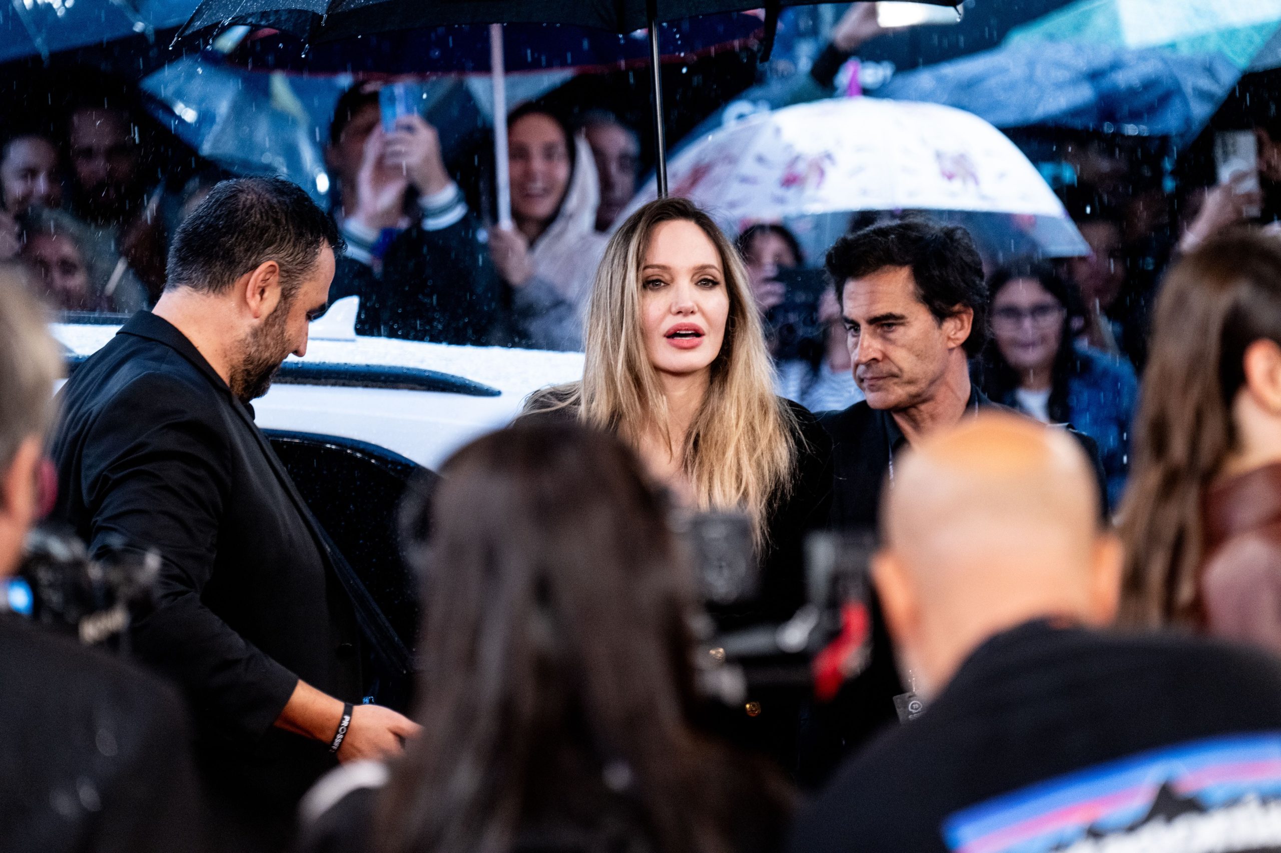 ​Angelina Jolie revoluciona San Sebastián y se emociona al recordar a su madre: “Ella le diría a mi personaje que viviera plenamente cada día” 