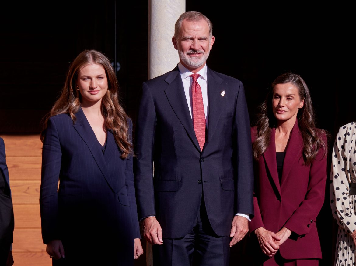 ​Felipe y Letizia cierran el círculo: su simbólica visita con Leonor al escenario de su último acto como príncipes de Viana hace una década 