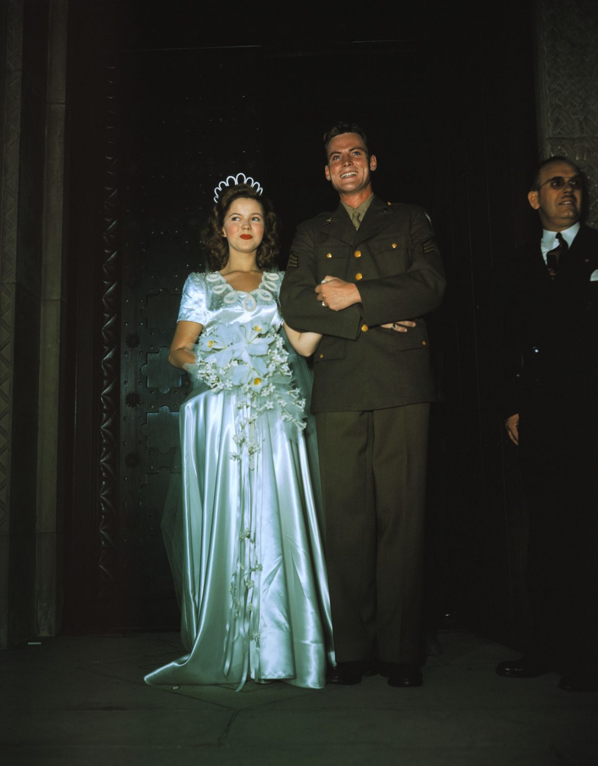 ​La boda de Shirley Temple y John Agar: 80 años del primer enlace de la niña prodigio del cine que se convirtió en jefa de protocolo de la Casa Blanca 