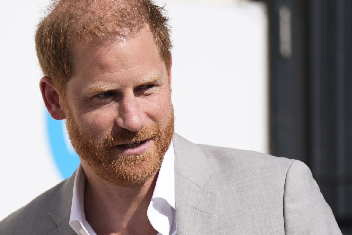 ​El príncipe Harry viaja por sorpresa a Ucrania: “Haré todo lo posible por ayudar a los heridos” 