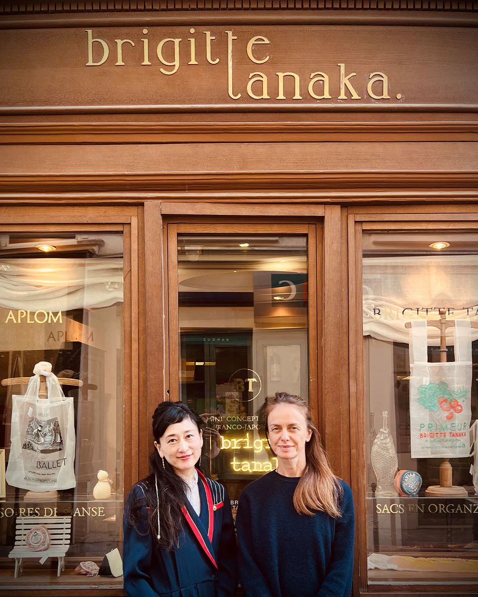 ​Bolsas de organza bordadas para llevar una baguette o una lata de caviar: Brigitte Tanaka y su sofisticada revolución contra el plástico 