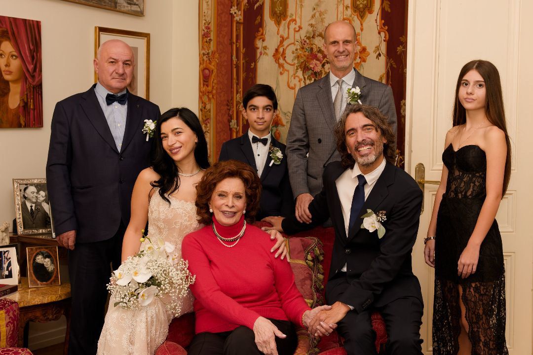 ​Sophia Loren, una madrina feliz en la boda de su hijo: el álbum nupcial (en exclusiva) de Carlo Ponti Jr. y Mariam Sharmanashvili 