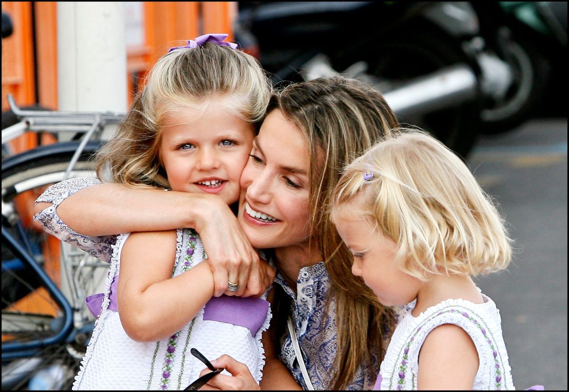 ​De la Letizia más cercana a la más institucional: la exposición de fotografía que refleja su paso de princesa a reina 