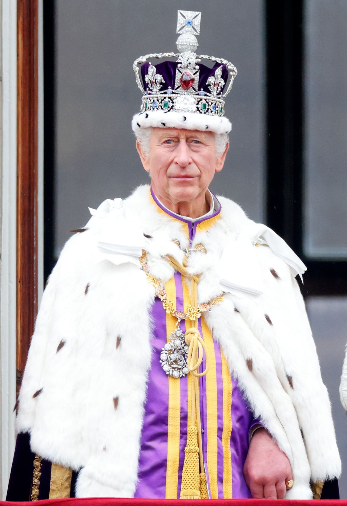 ​Desciframos el escudo de armas del rey Carlos III (y su diferencia con el de Isabel II): la corona ‘perdida’ de los Tudor, la Orden de la Jarretera, un león, un unicornio… 