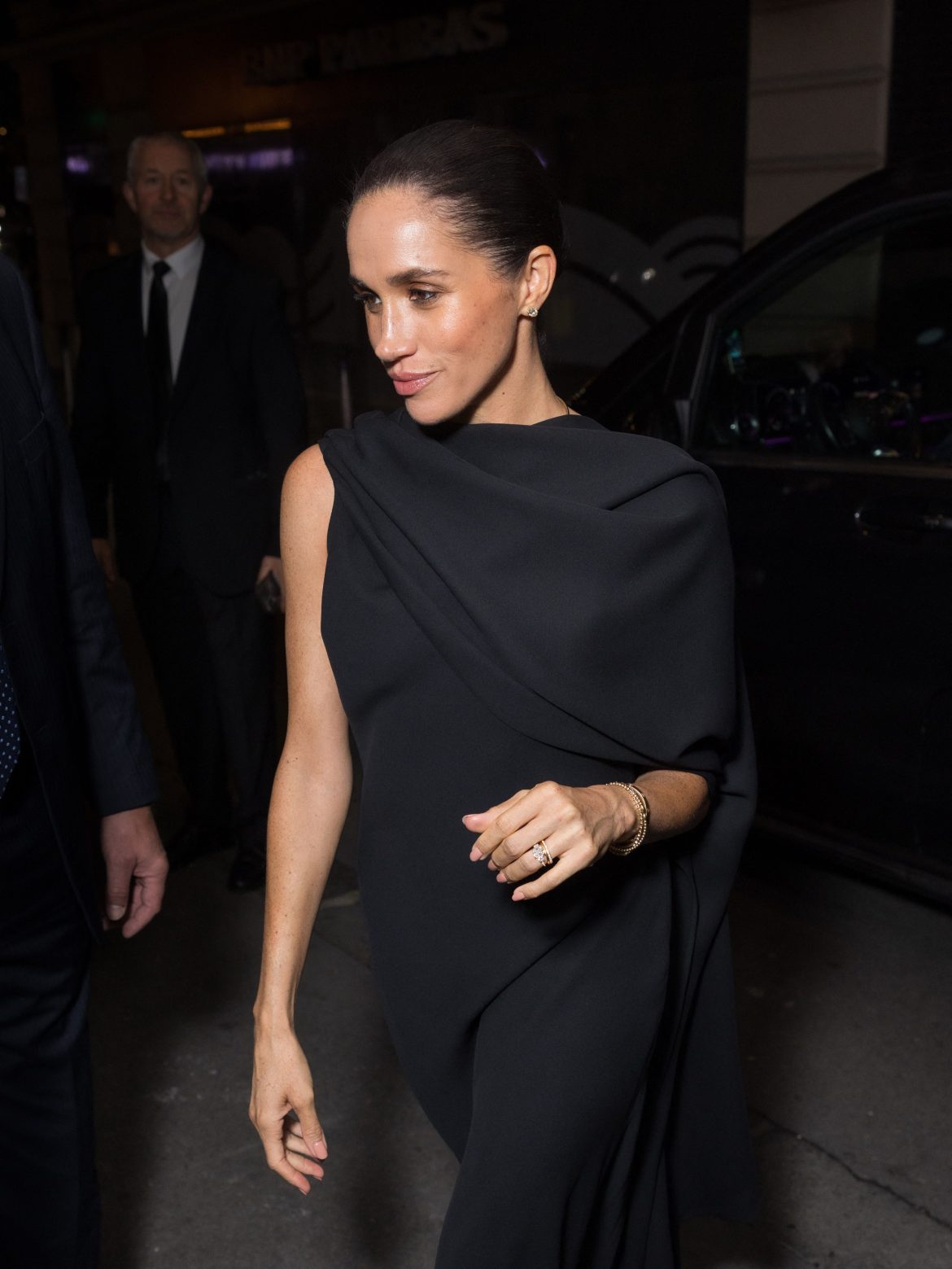 ​La raison très particulière pour laquelle Meghan Markle a été critiquée après son apparition à la Fashion Week de Paris 
