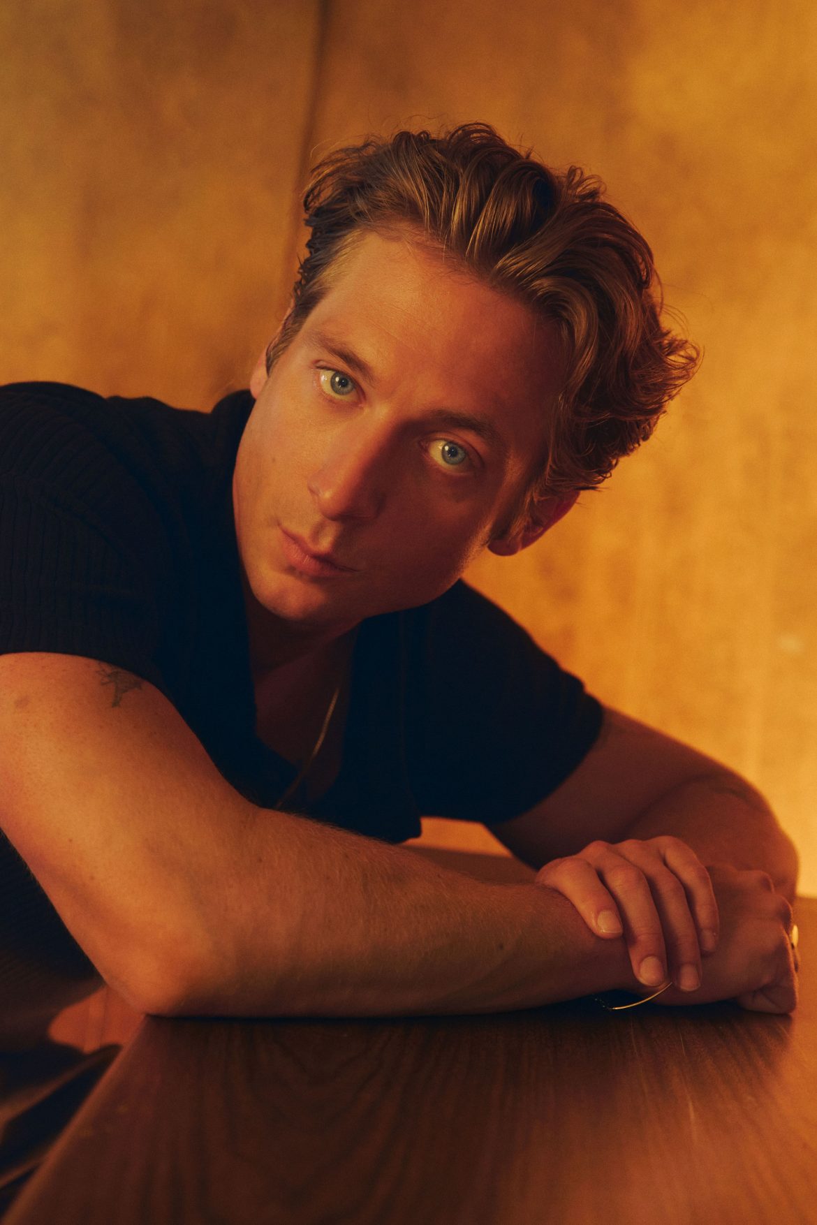 ​Jeremy Allen White: “La música de Bruce Springsteen conecta con nosotros porque nos invita a vivir nuestra vida con una mayor comprensión y esperanza» 
