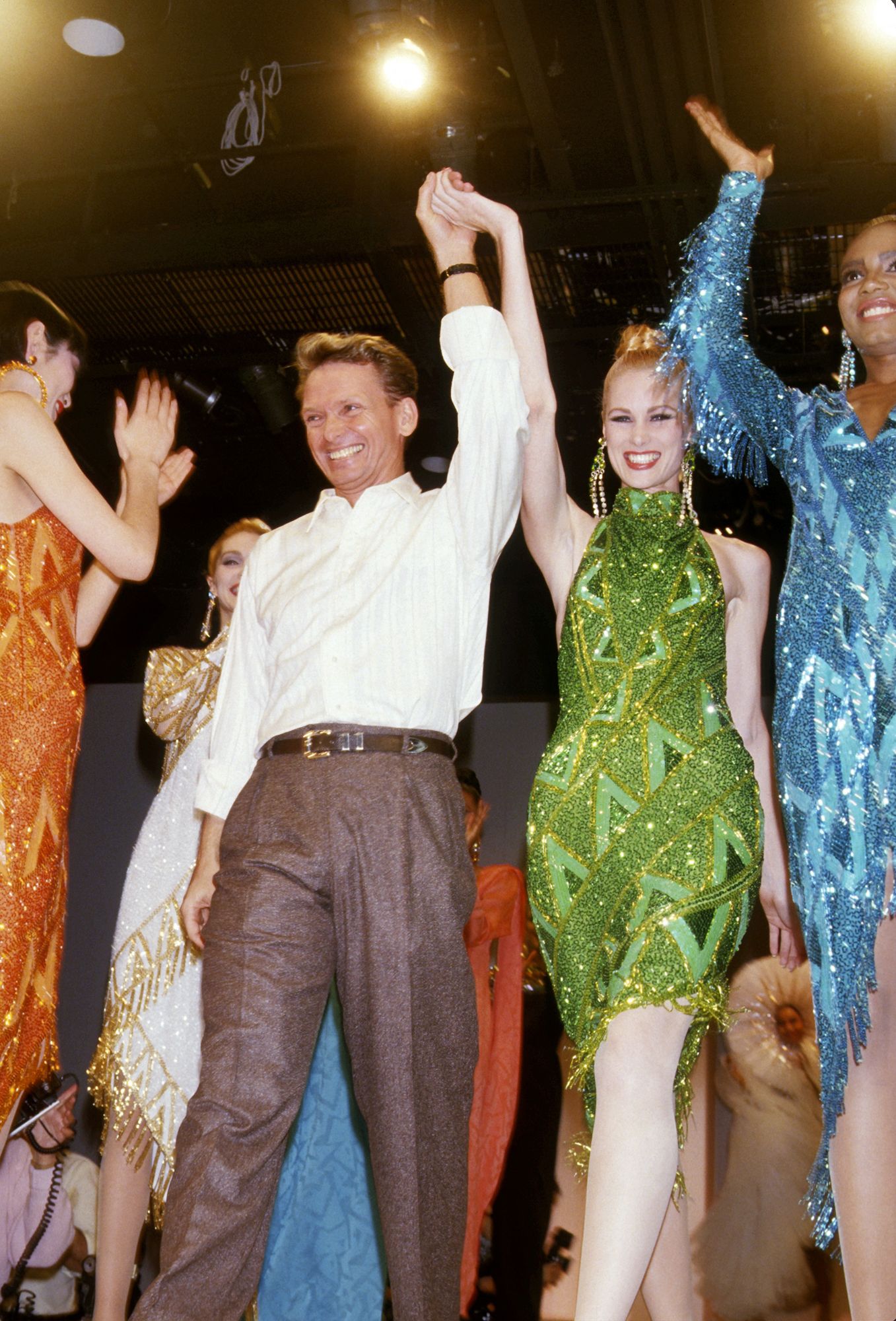 ​Bob Mackie, sobre Taylor Swift y el renacer de las showgirls: “Las niñas se pusieron a buscar en internet y veían fotografías de gente vestida así. Todos empezamos a recibir llamadas” 