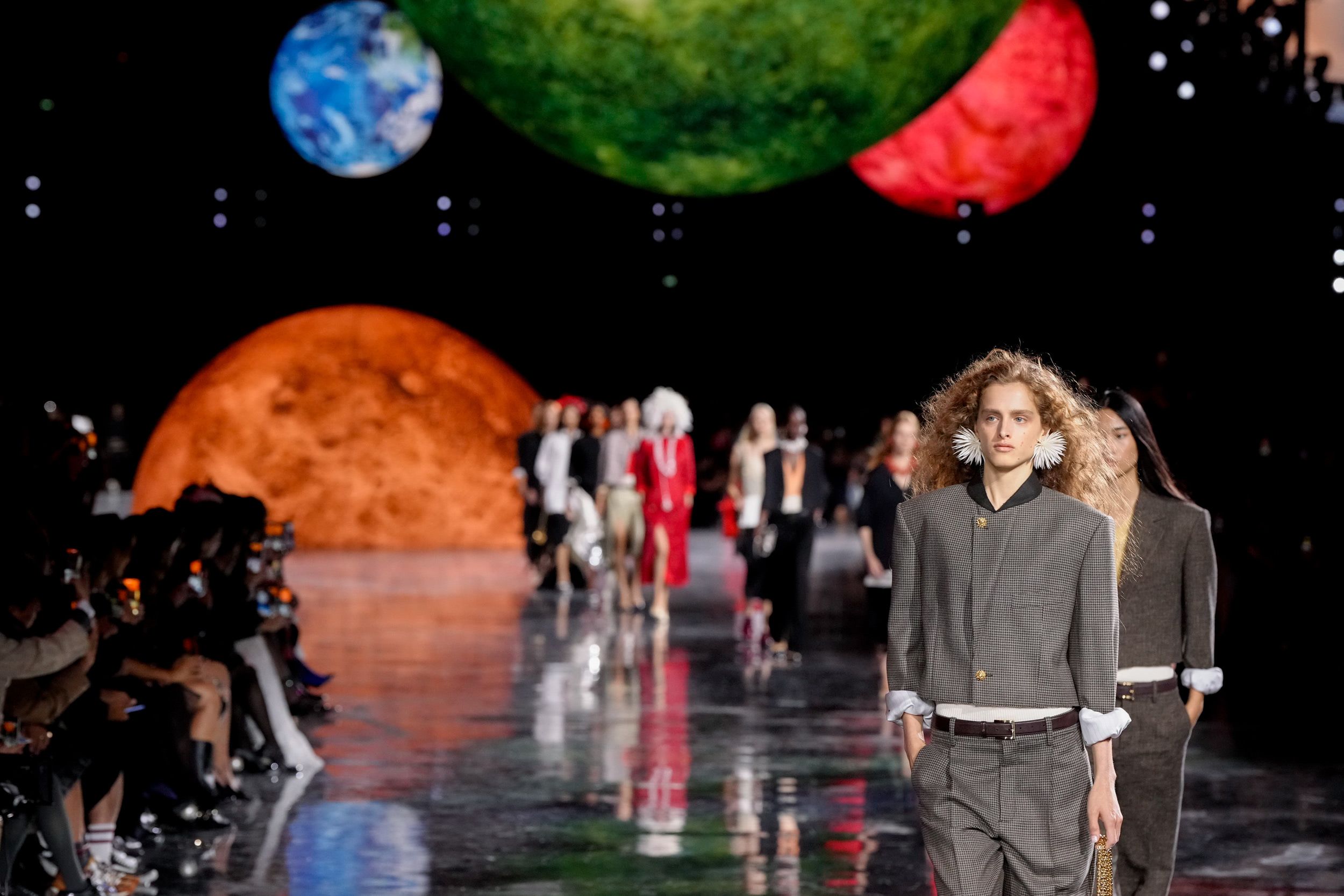 ​El debut de Matthieu Blazy en Chanel: una revolución para la moda a la altura de Copérnico 