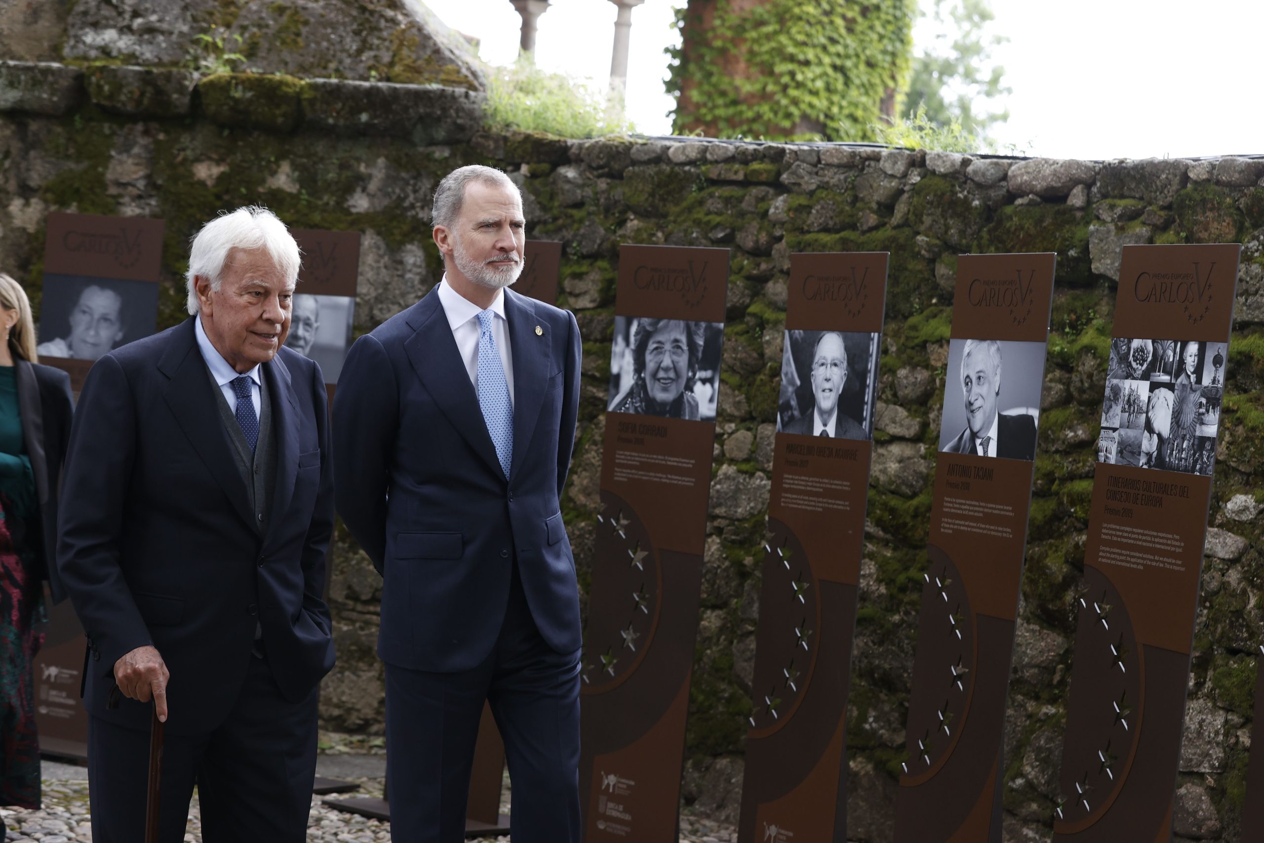 ​El rey Felipe VI otorga el Toisón de Oro a Felipe González, Miguel Roca y a Miguel Herrero y Rodríguez de Miñón por su labor en la Transición 