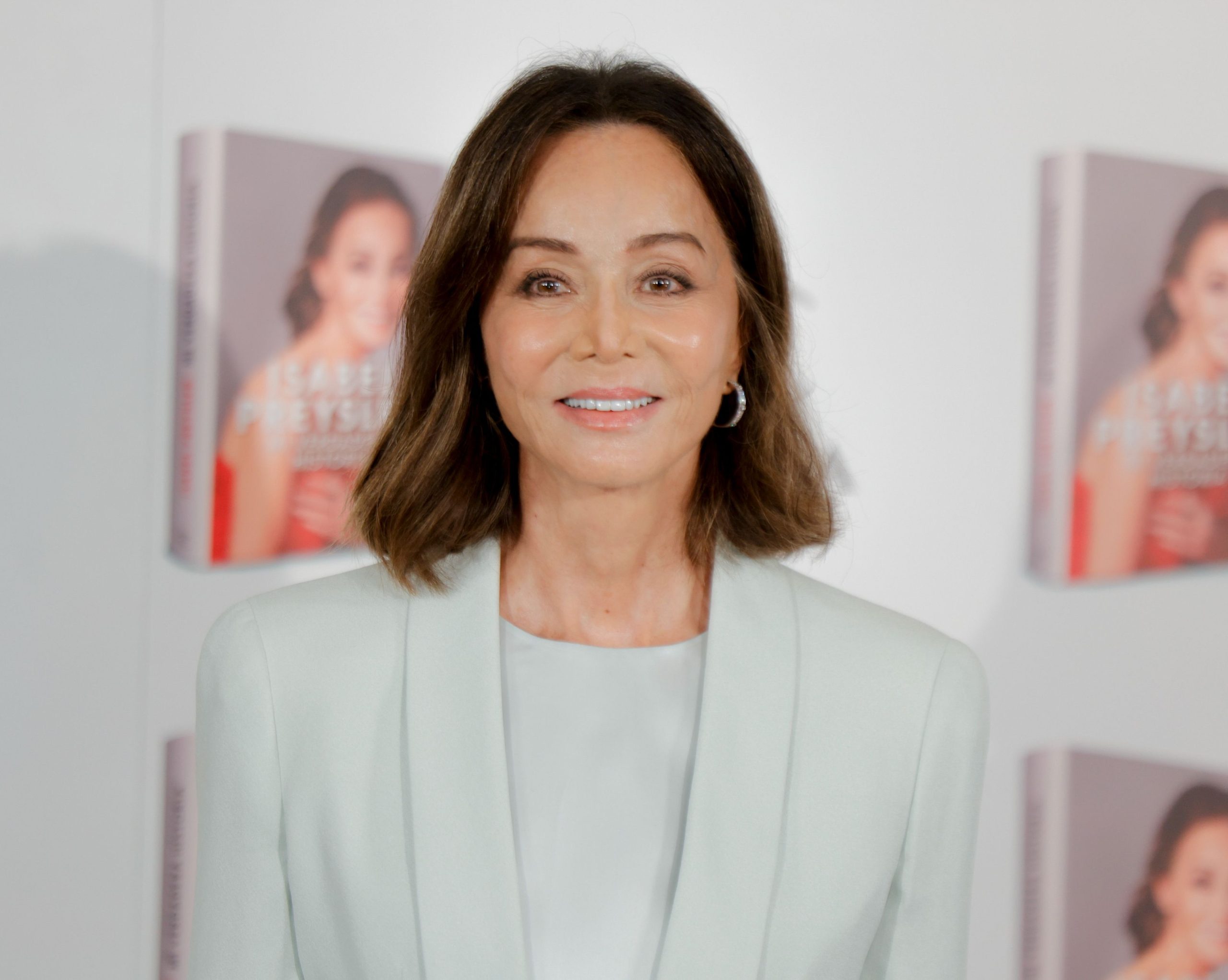 ​Isabel Preysler: "No temo represalias de la familia Vargas Llosa. Mi libro no puede molestar a nadie, porque solo corrige las cosas falsas que se han dicho. Mario y yo fuimos muy felices juntos” 
