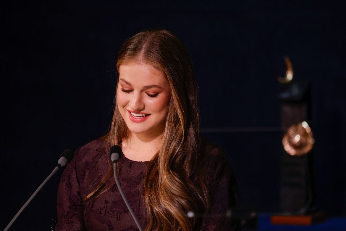 ​El discurso gigante de Leonor (”hija de una equis y de un boomer») en los Premios Princesa de Asturias, con una carta a cada premiado en la que hay hasta reflexiones sobre emojis 