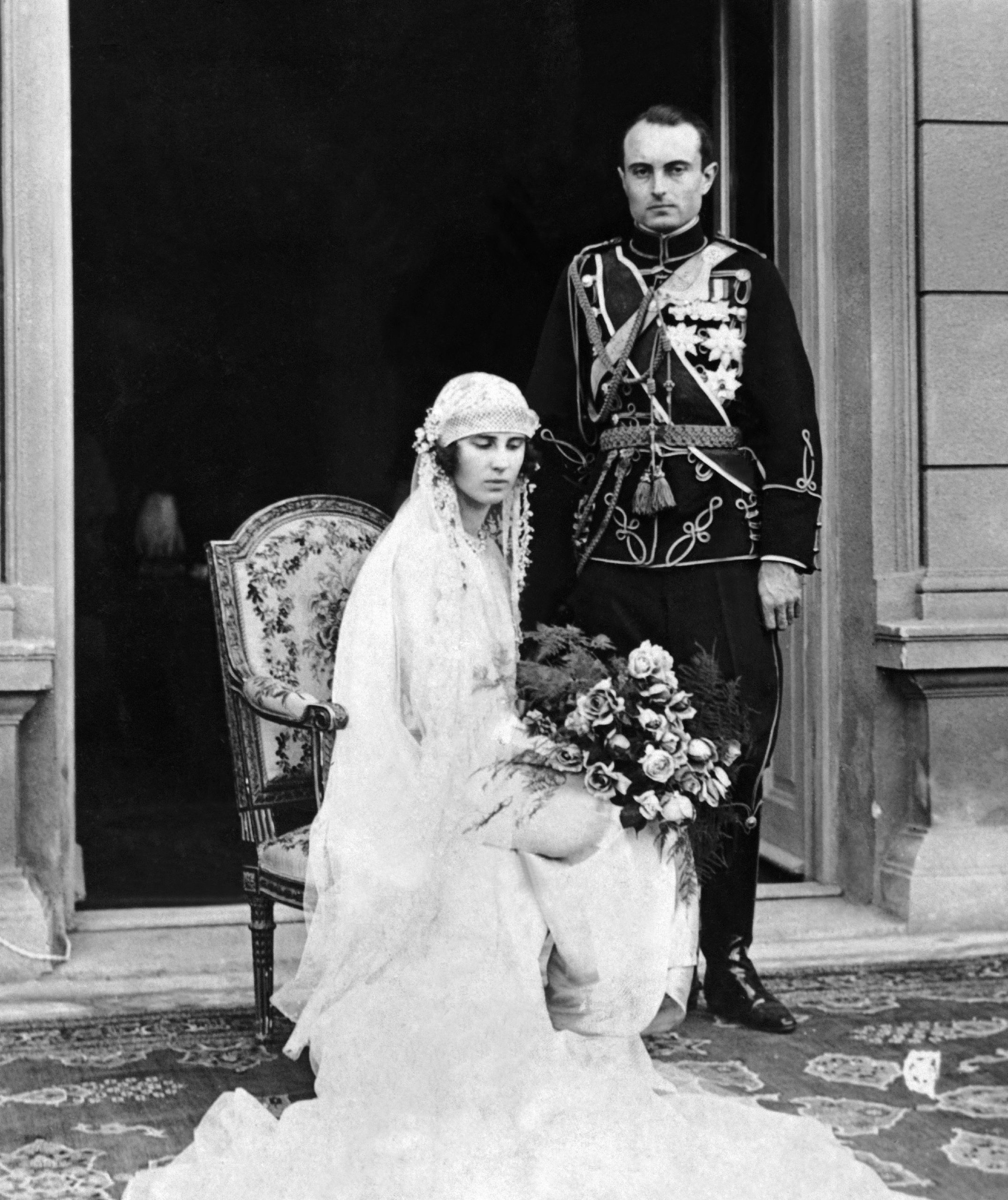 ​La boda de Olga de Grecia y el príncipe Pablo de Yugoslavia: una novia que pudo ser reina de Dinamarca y dos tiaras históricas y un valioso collar como regalos 